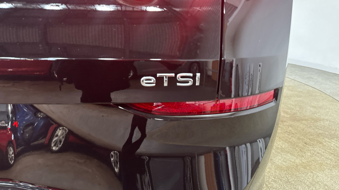 Volkswagen T-Roc 1.5 eTSI Life 5dr DSG Petrol Hatchback - Image 34